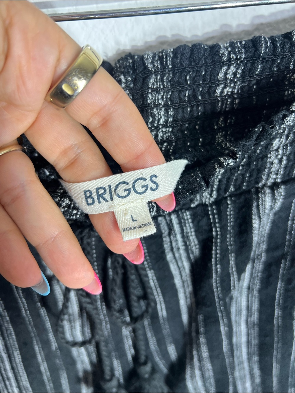 BRIGGS • linen shorts - Picture 4 of 9